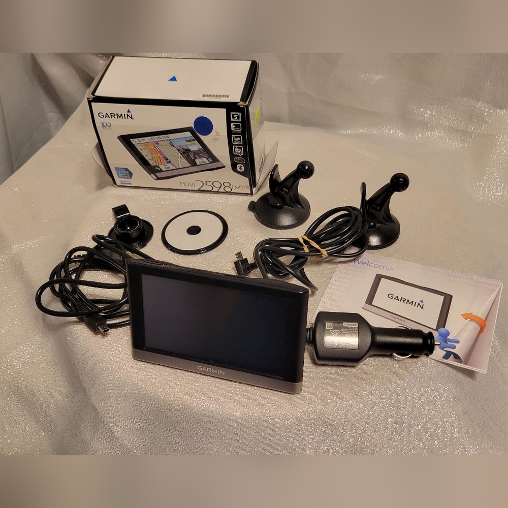 Garmin Nuvi 2598LMTHD 5" GPS Unit - Black w/accessories VG Condition Works